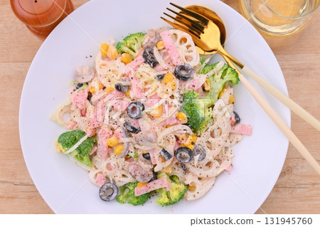 Department store style side dishes: lotus root, lotus root, lotus root and ham mayonnaise salad, root vegetable mayonnaise salad. Department store style side dishes: lotus root, lotus root, lotus root and ham mayonnaise salad, root vegetable mayonnaise salad. 131945760