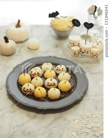 Halloween image party sweets 131946041