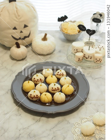 Halloween image party sweets 131946042