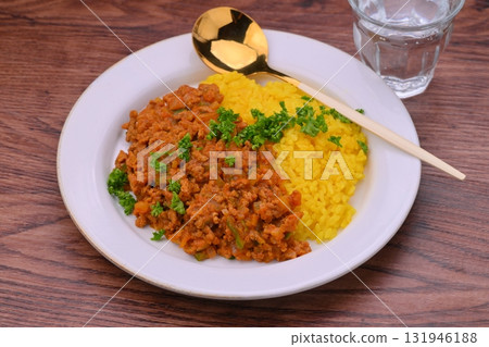 Homemade dry curry with minced beef and pork, onions and peppers (turmeric rice) Homemade dry curry with minced beef and pork, onions and peppers (turmeric rice) 131946188
