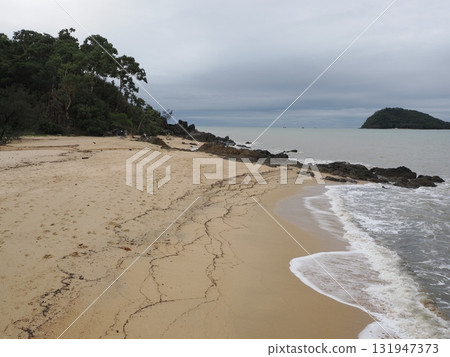Palm Cove Beach – The memories of waves told through rocks and sand Palm Cove Beach – The memories of waves told through rocks and sand 131947373