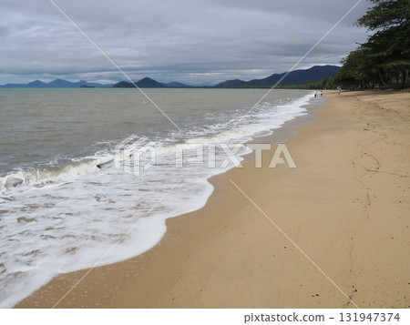 Palm Cove Coast – The tranquility of a winding beach and cloudy skies Palm Cove Coast – The tranquility of a winding beach and cloudy skies 131947374