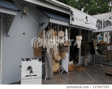 Island Boho – A seaside shop where dreams and fabrics sway in the wind 131947385
