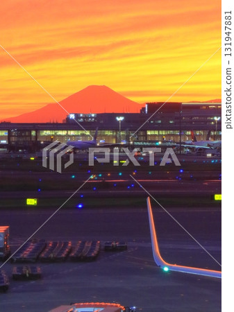 Haneda Airport and Mt. Fuji at sunset (vertical composition) 131947881