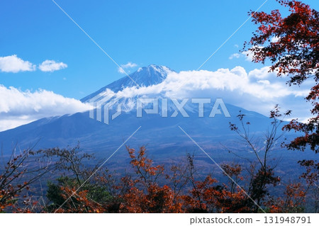 Mount Fuji in autumn as seen from Koyodai in Yamanashi Prefecture Mount Fuji in autumn as seen from Koyodai in Yamanashi Prefecture 131948791