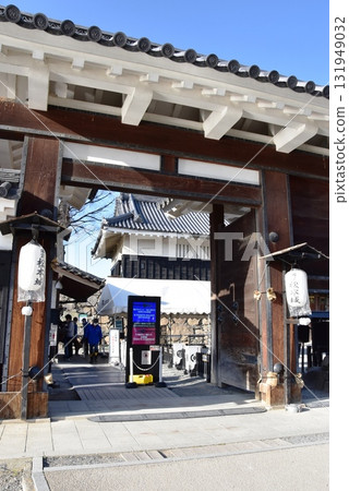 Matsumoto Castle Black Gate (Ninomon Gate) and ticket office in Matsumoto City, Nagano Prefecture 131949032