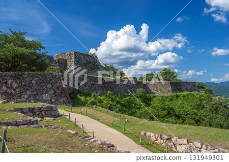 Takeda Castle, a castle in the sea of clouds, overlooking the main citadel from Minami Ninomaru 131949301