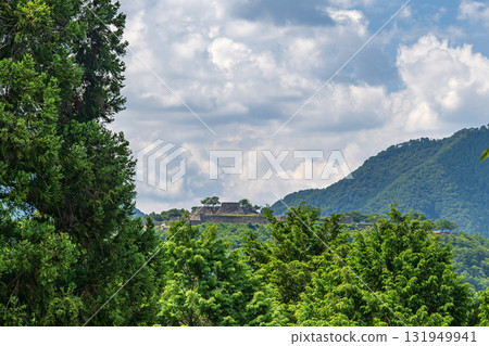 Castle in the sea of clouds, a distant view of Takeda Castle 131949941