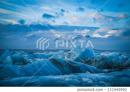 冰山和雪的對比 131949992