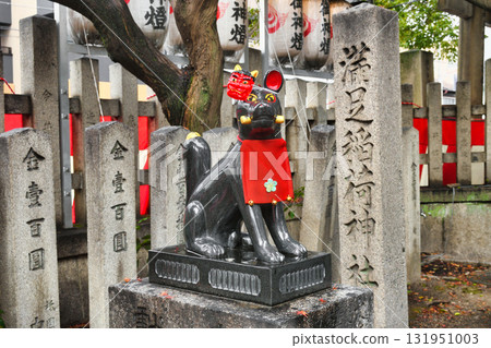Setsubun Festival at Manzoku Inari Shrine: Guardian foxes wearing demon masks (Sakyo Ward, Kyoto City) 131951003