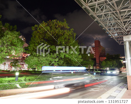 金澤車站前廣場的夜景 131951727