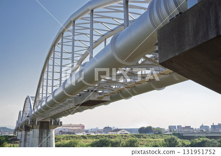 從左下方看到的水管橋和渡槽 131951752