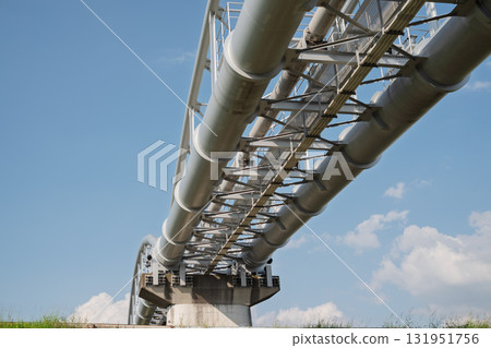 從河岸看到的渡槽和水管橋 131951756