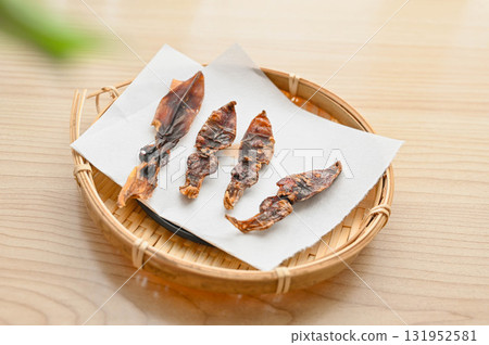 乾螢火蟲魷魚 - 烤製和普通 乾螢火蟲魷魚 - 烤製和普通 131952581