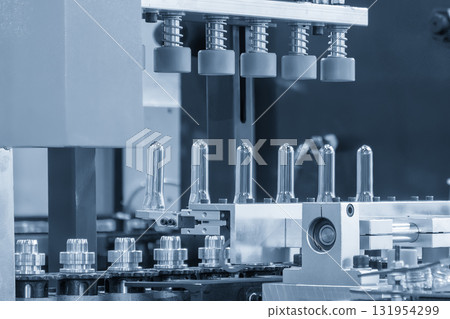 Conveyor belt deliver the preform shape to the blow mold machine. Conveyor belt deliver the preform shape to the blow mold machine. 131954299