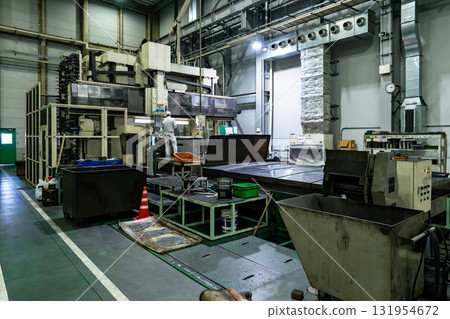 工廠內機床排列整齊 131954672
