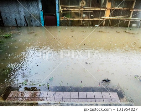 洪水破壞 洪水破壞 131954827