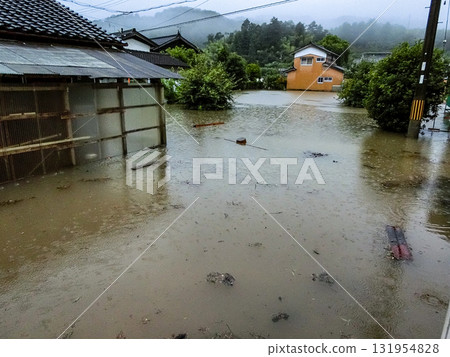 洪水破壞 131954828