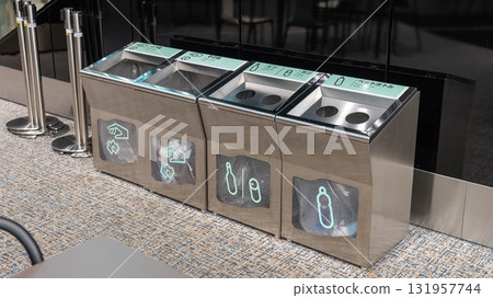 Trash cans at the boarding gates of Haneda Airport 131957744