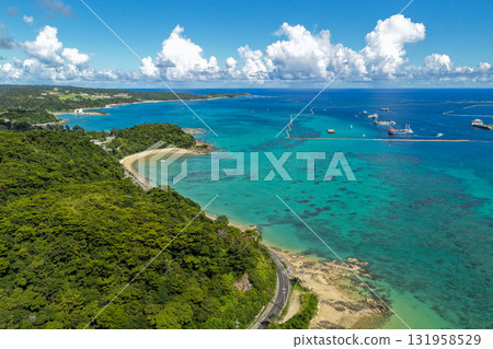 沖繩縣大浦灣的鳥瞰圖,遠處是邊野古垃圾掩埋場 沖繩縣大浦灣的鳥瞰圖,遠處是邊野古垃圾掩埋場 131958529