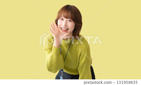Smiling woman calling out, businesswoman 131958635