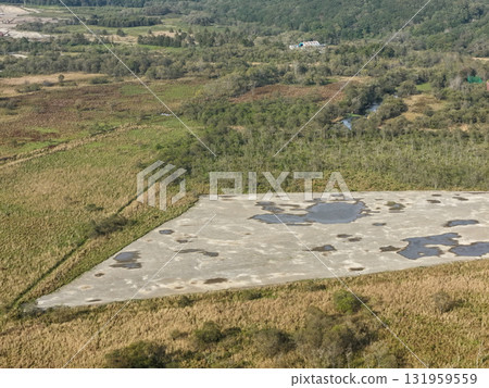 北海道釧路濕地週邊正在進行的開發區域和自然環境的鳥瞰圖。 北海道釧路濕地週邊正在進行的開發區域和自然環境的鳥瞰圖。 131959559