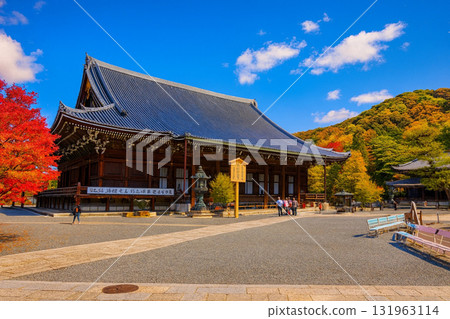 Chion-in Temple Autumn leaves Chion-in Temple Autumn leaves 131963114