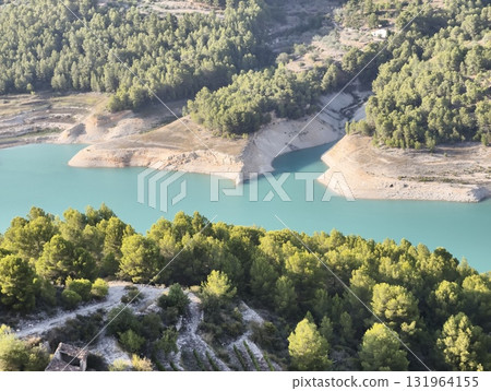 Breathtaking Aerial Perspective of a Stunning Turquoise Lake Enveloped by a Lush Green Forest 131964155