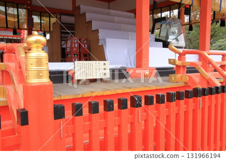 Kyoto: Fushimi Inari Shrine with its thousand torii gates Kyoto: Fushimi Inari Shrine with its thousand torii gates 131966194