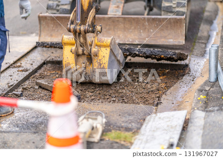 Waterworks, water pipe replacement, road, asphalt paving, excavation, open cut construction method 131967027