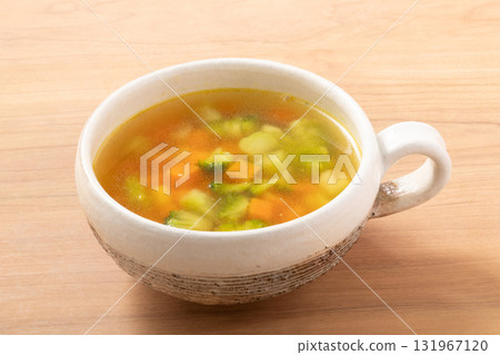 vegetable soup 131967120