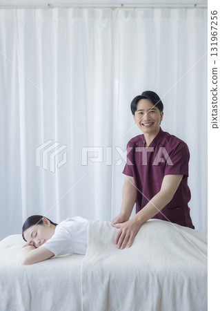 一個女人接受住宿 一個女人接受住宿 131967256