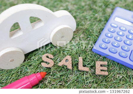 Image of car sales and price calculation. 131967262