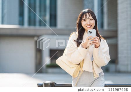 Young woman using a smartphone in the city 131967468