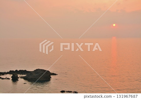 Evening view of Lover's Cape, Kashiwazaki City, Niigata Prefecture 131967687