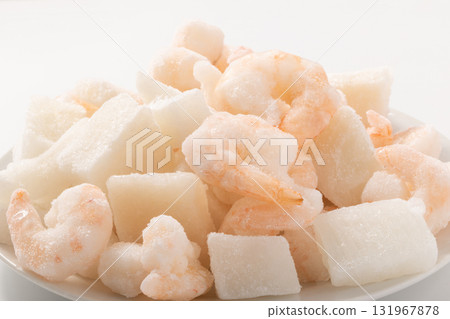 冷凍蝦和魷魚混合物 131967878