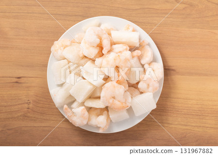 冷凍蝦和魷魚混合物 131967882