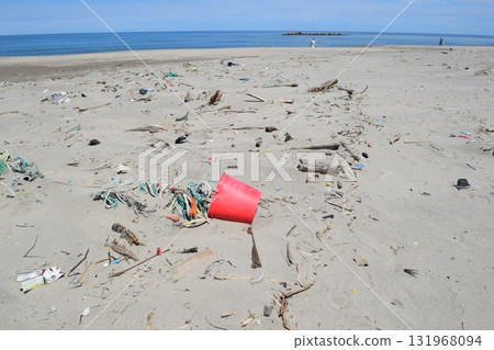 Coastal wreckage Environmental problems Garbage problems Coastal wreckage Environmental problems Garbage problems 131968094