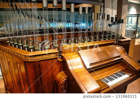 Gas pipe organ 131968315