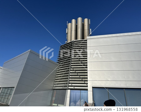 這棟建築是冰島的Hellisheiði地熱發電廠，是世界第二大地熱發電廠。 131968558