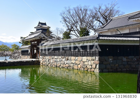 Matsumoto Castle, Matsumoto City, Nagano Prefecture: Kuromon Gate (Ninomon Gate), inner moat, and main tower Matsumoto Castle, Matsumoto City, Nagano Prefecture: Kuromon Gate (Ninomon Gate), inner moat, and main tower 131968830