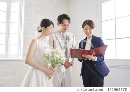 婚禮主持人與新郎新娘會面 131968878