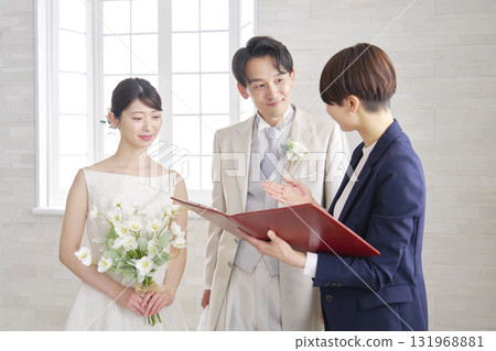 婚禮主持人與新郎新娘會面 131968881