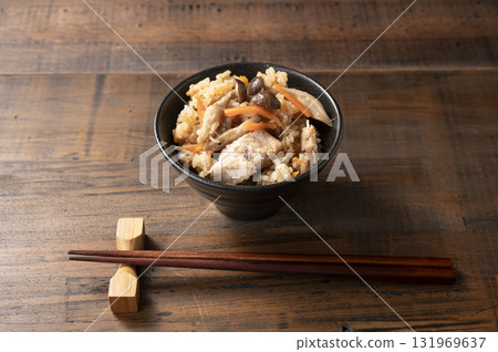 罐裝鮭魚蘑菇飯 罐裝鮭魚蘑菇飯 131969637