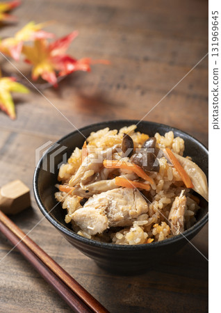 罐裝鮭魚蘑菇飯 罐裝鮭魚蘑菇飯 131969645