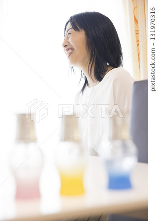 A middle-aged beautician providing counseling at a salon 131970316