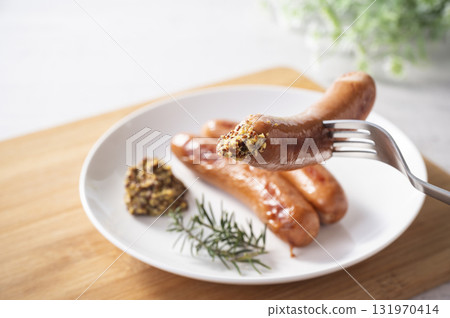 脆皮香腸佐全麥芥末 131970414