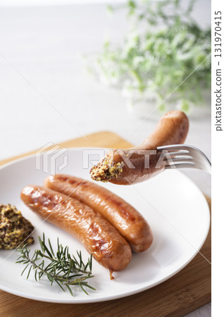脆皮香腸佐全麥芥末 131970415