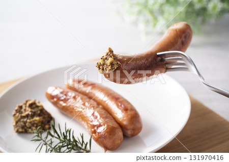 脆皮香腸佐全麥芥末 131970416