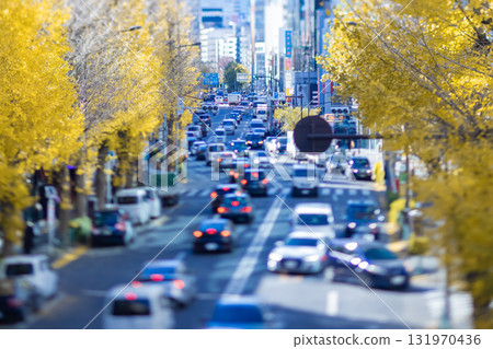 Miniature-style Meiji Street lined with yellow ginkgo trees [Autumn image] 131970436